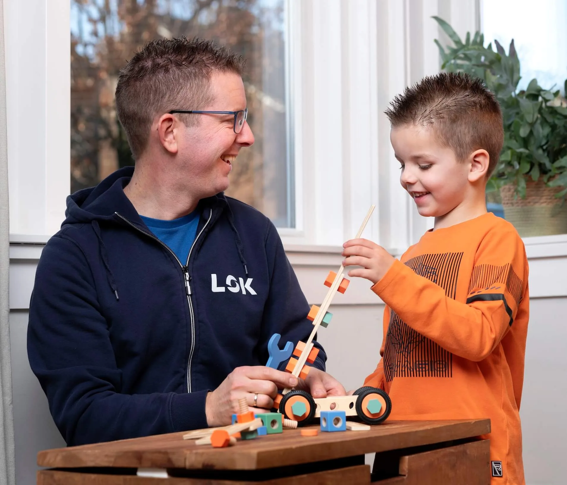 Team Lok aan het werk